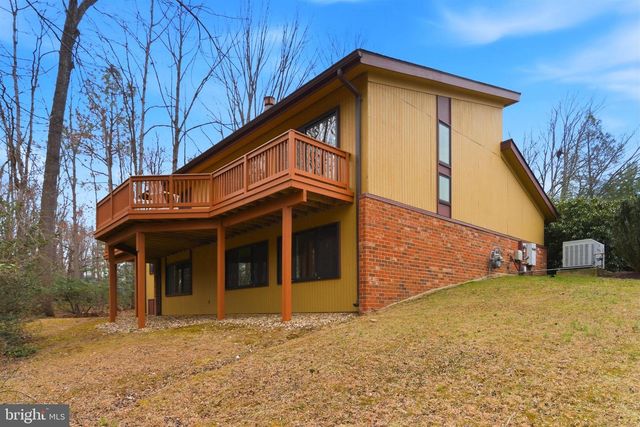 11203 LEATHERWOOD DR, Reston, VA 20191