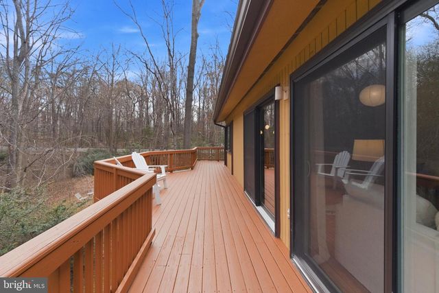 11203 LEATHERWOOD DR, Reston, VA 20191