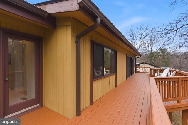 11203 LEATHERWOOD DR, Reston, VA 20191