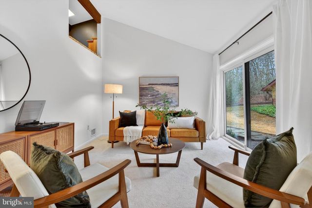 11203 LEATHERWOOD DR, Reston, VA 20191