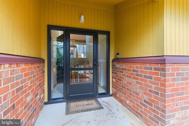 11203 LEATHERWOOD DR, Reston, VA 20191