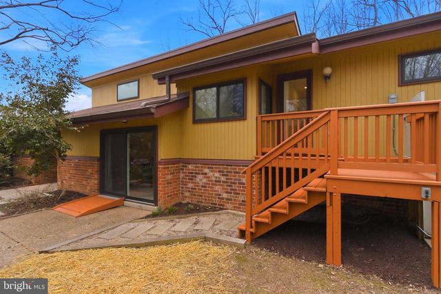 11203 LEATHERWOOD DR, Reston, VA 20191