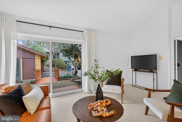 11203 LEATHERWOOD DR, Reston, VA 20191