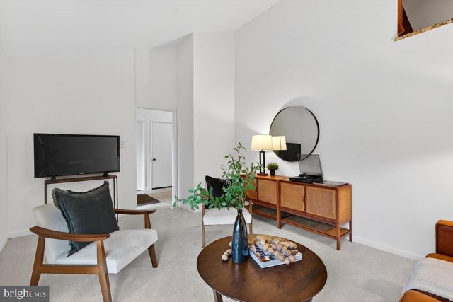 11203 LEATHERWOOD DR, Reston, VA 20191