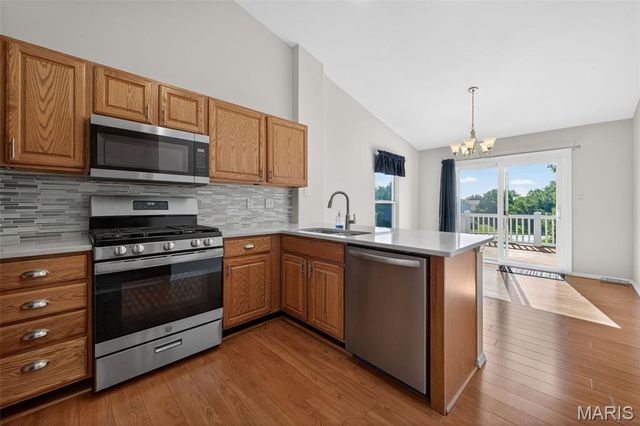 812 Whispering Village Circle, Ballwin, MO 63021