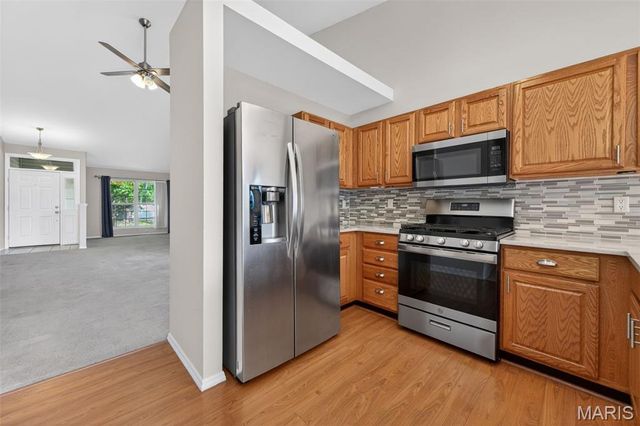 812 Whispering Village Circle, Ballwin, MO 63021