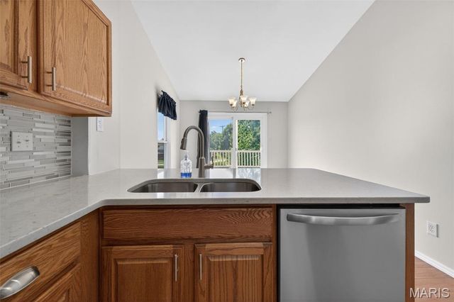 812 Whispering Village Circle, Ballwin, MO 63021