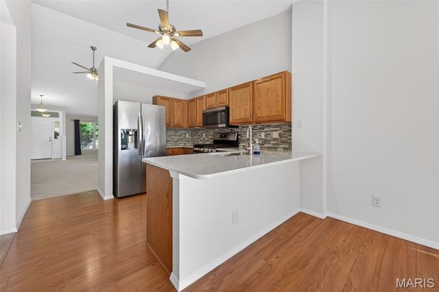 812 Whispering Village Circle, Ballwin, MO 63021