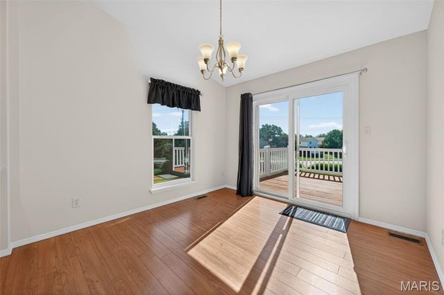 812 Whispering Village Circle, Ballwin, MO 63021