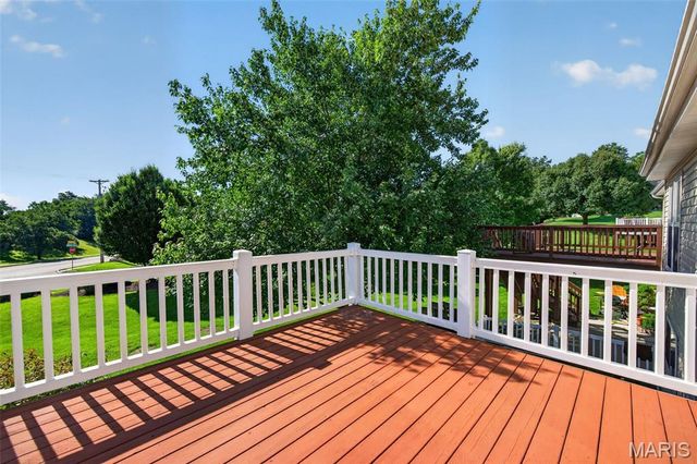812 Whispering Village Circle, Ballwin, MO 63021