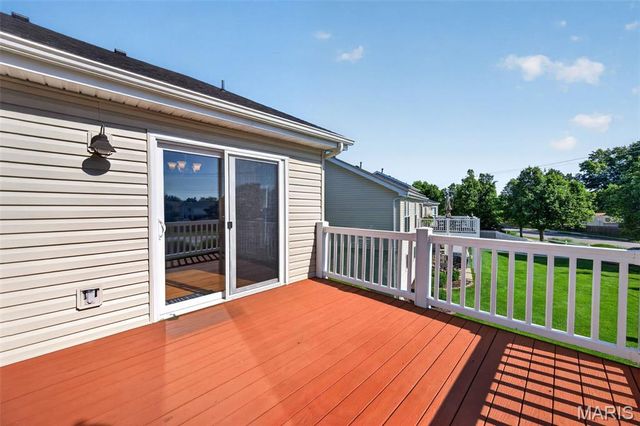 812 Whispering Village Circle, Ballwin, MO 63021