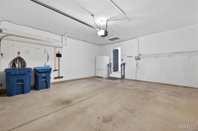 812 Whispering Village Circle, Ballwin, MO 63021