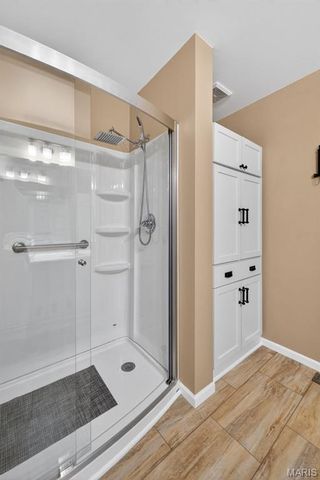 812 Whispering Village Circle, Ballwin, MO 63021