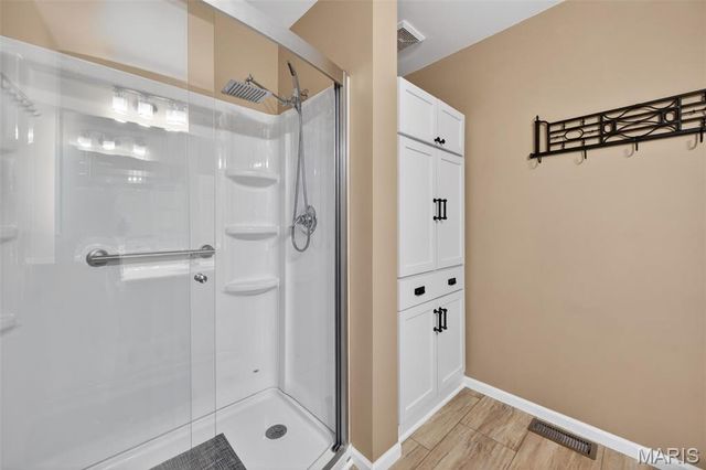 812 Whispering Village Circle, Ballwin, MO 63021