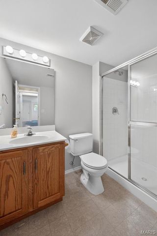 812 Whispering Village Circle, Ballwin, MO 63021