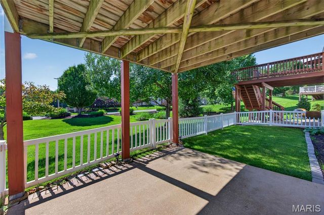 812 Whispering Village Circle, Ballwin, MO 63021