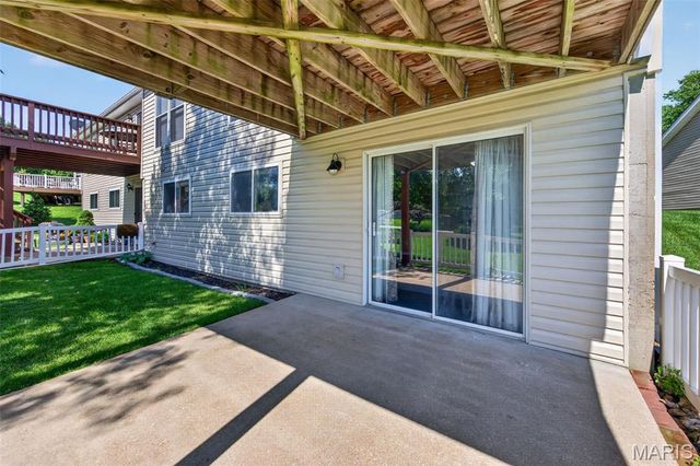 812 Whispering Village Circle, Ballwin, MO 63021
