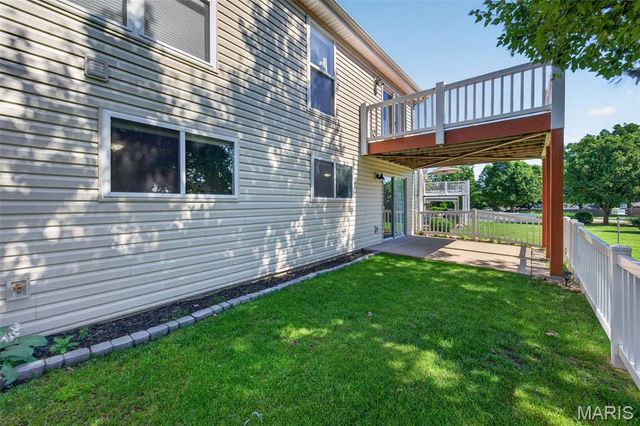 812 Whispering Village Circle, Ballwin, MO 63021