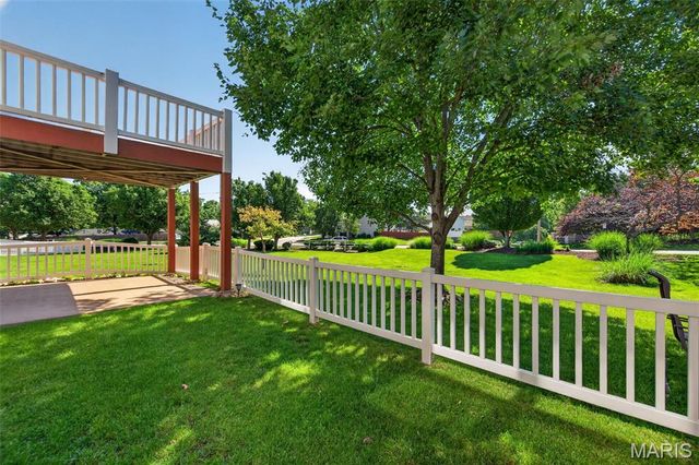 812 Whispering Village Circle, Ballwin, MO 63021
