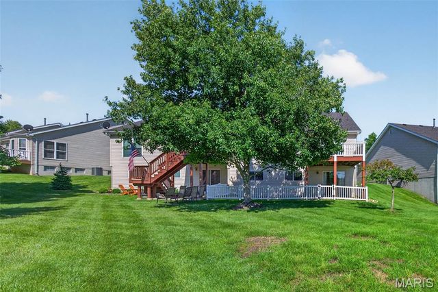 812 Whispering Village Circle, Ballwin, MO 63021