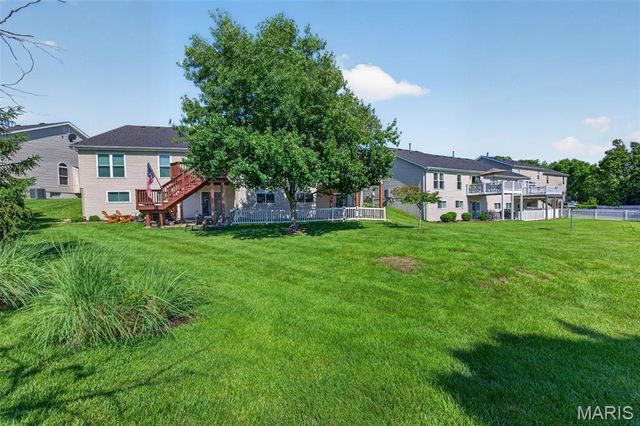 812 Whispering Village Circle, Ballwin, MO 63021