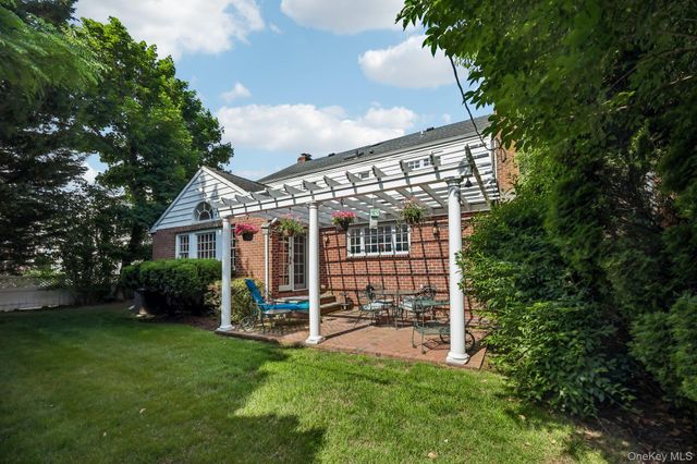 173 Meadbrook Road, Garden City, NY 11530
