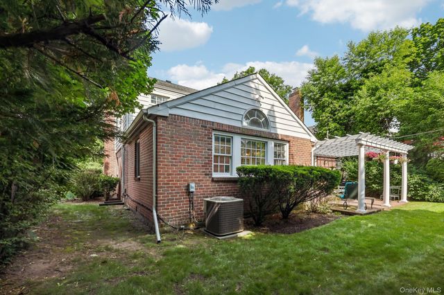 173 Meadbrook Road, Garden City, NY 11530