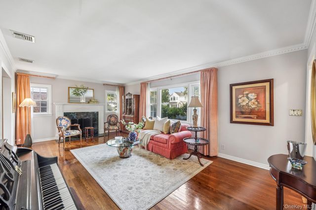 173 Meadbrook Road, Garden City, NY 11530