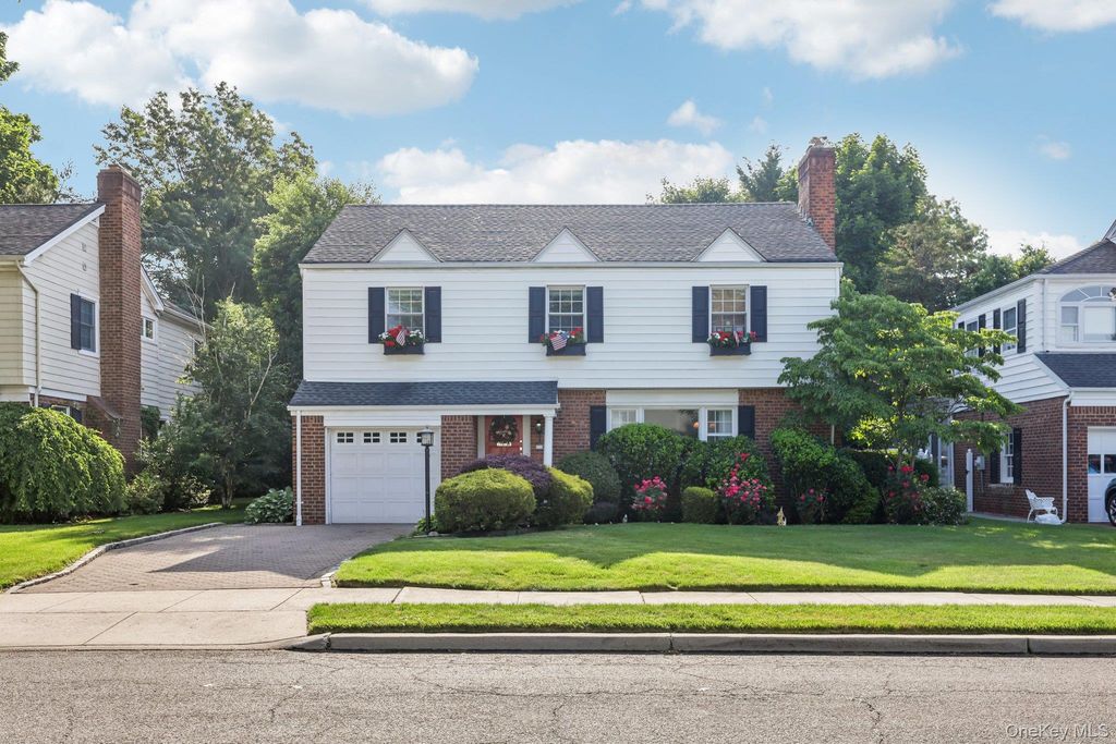 173 Meadbrook Road, Garden City, NY 11530