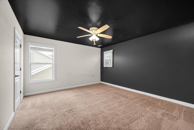 8 W Shakespeare Drive, Valparaiso, IN 46385