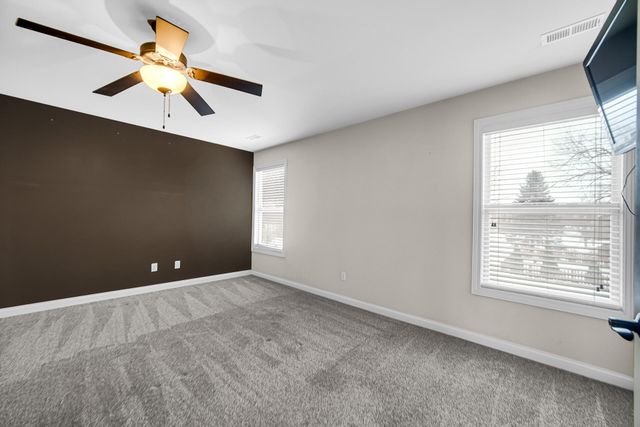 8 W Shakespeare Drive, Valparaiso, IN 46385