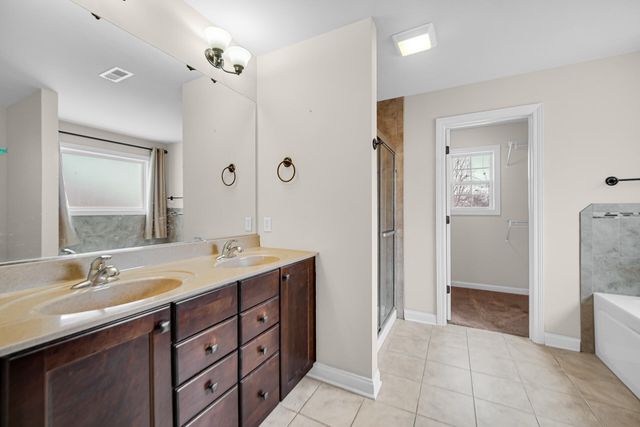 8 W Shakespeare Drive, Valparaiso, IN 46385