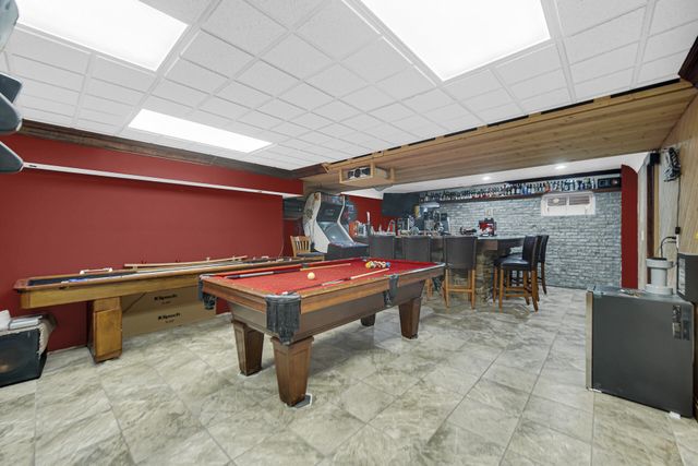 8 W Shakespeare Drive, Valparaiso, IN 46385