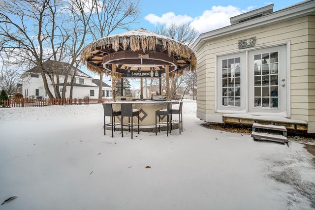 8 W Shakespeare Drive, Valparaiso, IN 46385