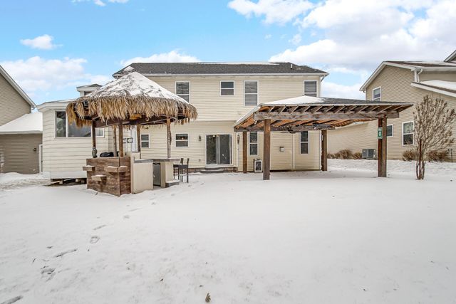 8 W Shakespeare Drive, Valparaiso, IN 46385