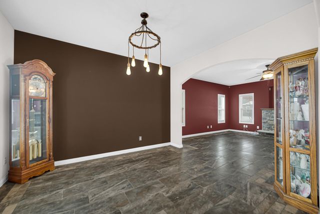 8 W Shakespeare Drive, Valparaiso, IN 46385