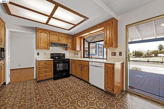 9423 Olympia Fields Dr, San Ramon, CA 94583