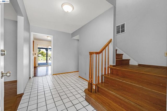9423 Olympia Fields Dr, San Ramon, CA 94583