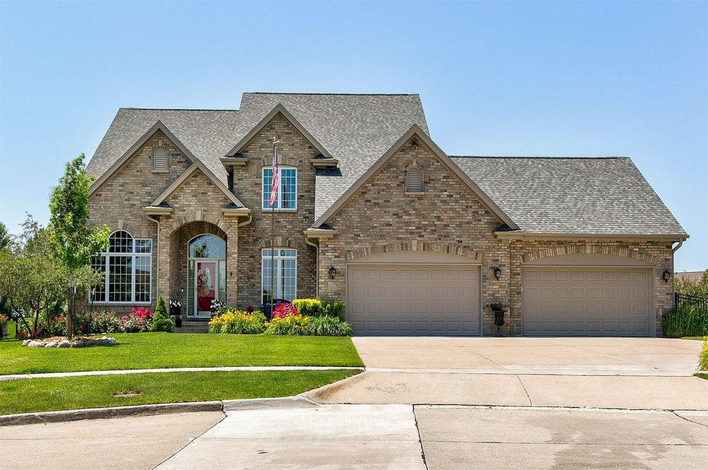 15222 Wilden Drive, Urbandale, IA 50323