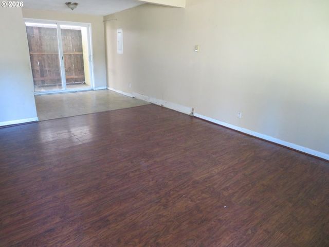 713 Se ENGLEWOOD Dr, Hillsboro, OR 97123