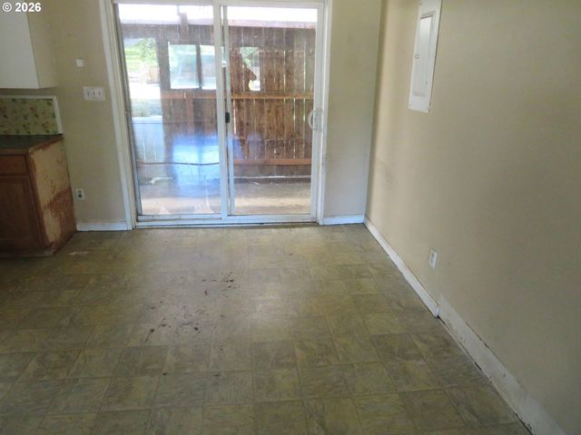 713 Se ENGLEWOOD Dr, Hillsboro, OR 97123