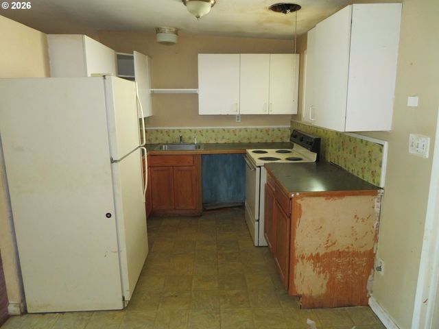 713 Se ENGLEWOOD Dr, Hillsboro, OR 97123