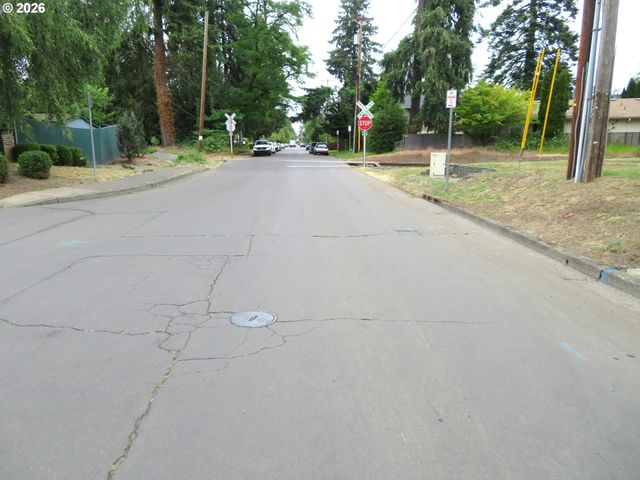 713 Se ENGLEWOOD Dr, Hillsboro, OR 97123