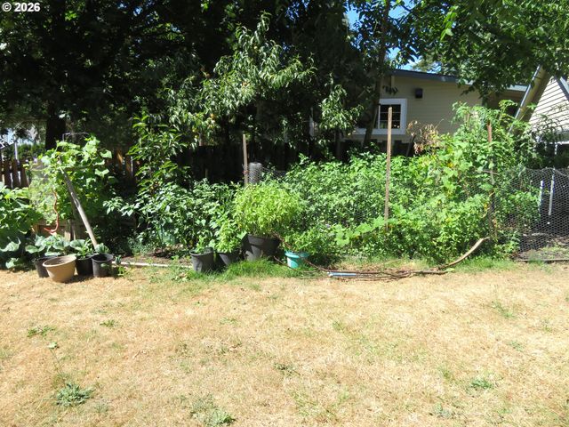 713 Se ENGLEWOOD Dr, Hillsboro, OR 97123