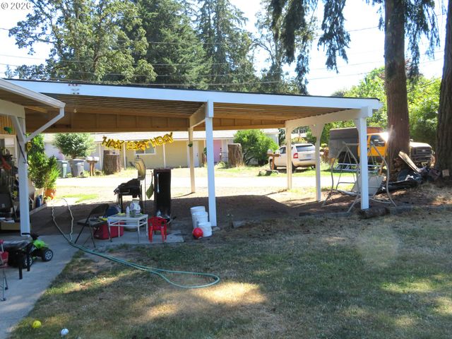 713 Se ENGLEWOOD Dr, Hillsboro, OR 97123