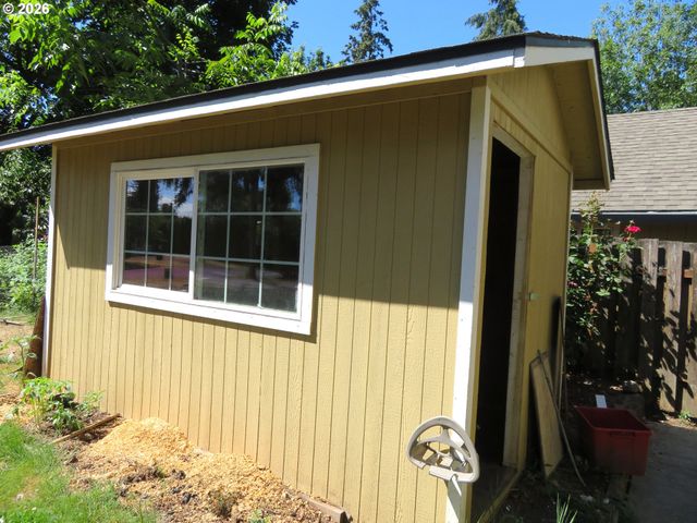 713 Se ENGLEWOOD Dr, Hillsboro, OR 97123