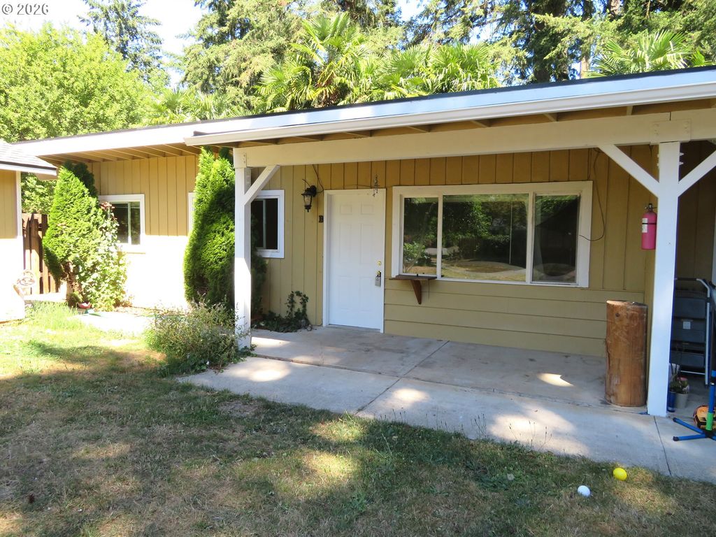 713 Se ENGLEWOOD Dr, Hillsboro, OR 97123