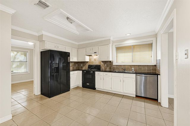 5538 Fairview Forest Drive, Houston, TX 77088