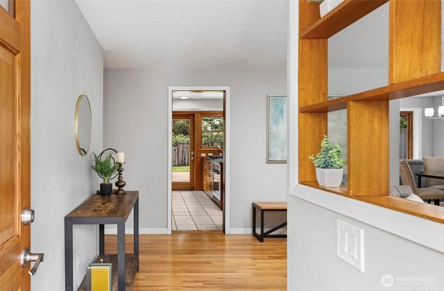 13717 NE 70th Place, Redmond, WA 98052