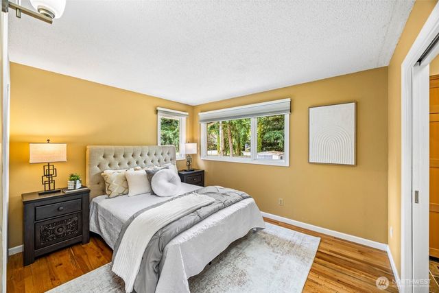 13717 NE 70th Place, Redmond, WA 98052